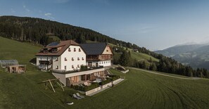 Exterior - Chalet 'Rueper Hof Pracken' with Whirlpool, Private Terrace and Wi-Fi (Valdaora BZ)