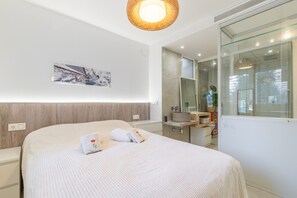 1 slaapkamer, een strijkplank/strijkijzer, gratis wifi, beddengoed