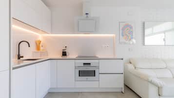 Frigorífic, microones, forn i placa de cuina