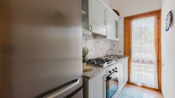 Kühlschrank, Ofen, Herdplatte, Geschirrspüler