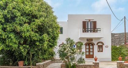 Apartamento 'Cyclades Beach 1' con terraza compartida, Wi-Fi y aire acondicionado