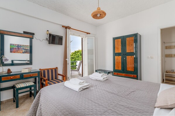 1 chambre, fer et planche à repasser, Wi-Fi gratuit, draps fournis