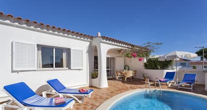 Villa 'Rosa' mit privatem Pool, WLAN und Klimaanlage