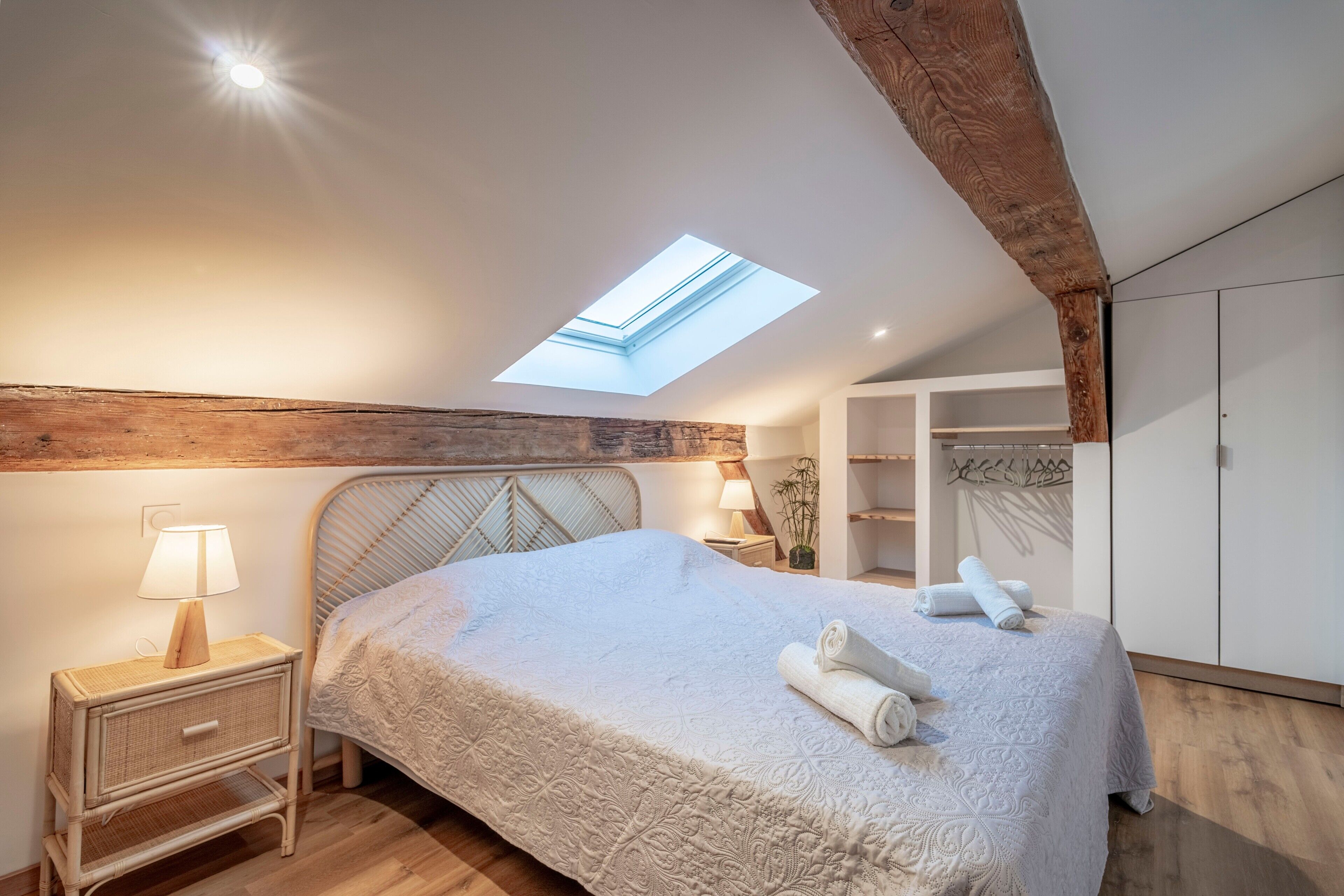 2 slaapkamers, een strijkplank/strijkijzer, gratis wifi, beddengoed