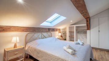 2 slaapkamers, een strijkplank/strijkijzer, gratis wifi, beddengoed