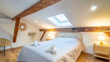 2 slaapkamers, een strijkplank/strijkijzer, gratis wifi, beddengoed