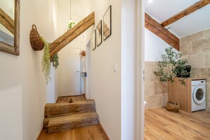 Interior - Apartment 'Louis 13' with Lake View, Wi-Fi and Air Conditioning (Ginestas)