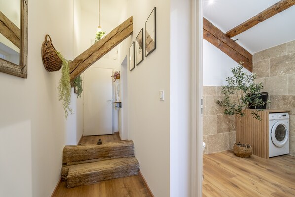 Interior - Apartment 'Louis 13' with Lake View, Wi-Fi and Air Conditioning (Ginestas)