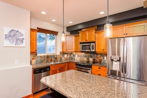 Private kitchen - Family haven; stylish 2 bedroom retreat! (Beaverdell)