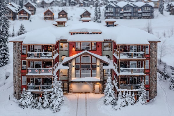 Exterior - Family haven; stylish 2 bedroom retreat! (Beaverdell)