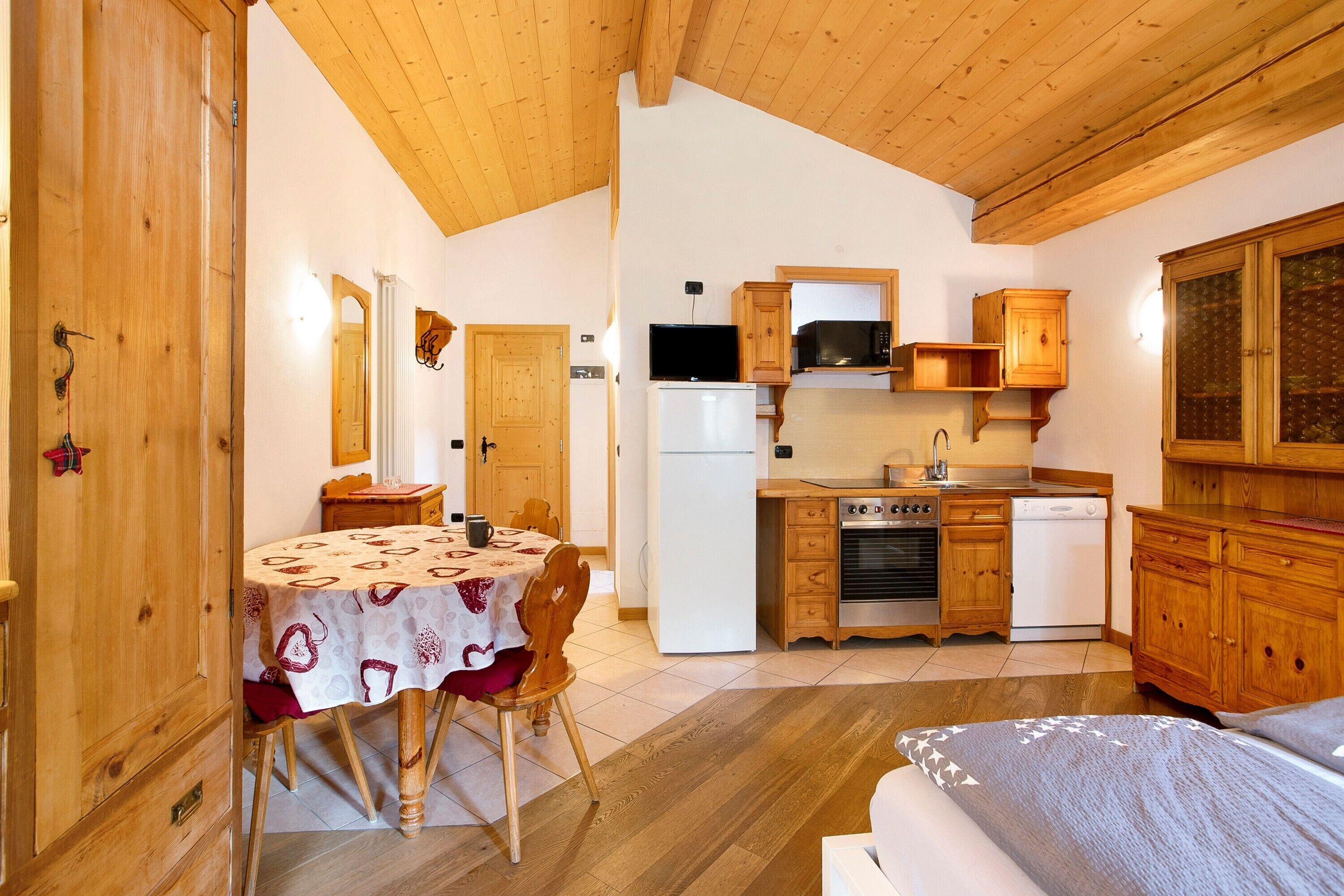 Free WiFi, bed sheets