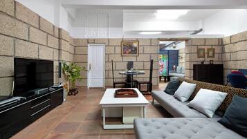 Televisión, reproductor de DVD y estéreo