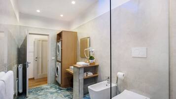 Bruser, hårtørrer, håndklæder