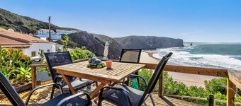 Holiday Home 'Abrigo Do Pescador' with Sea View, Private Terrace and Wi-Fi