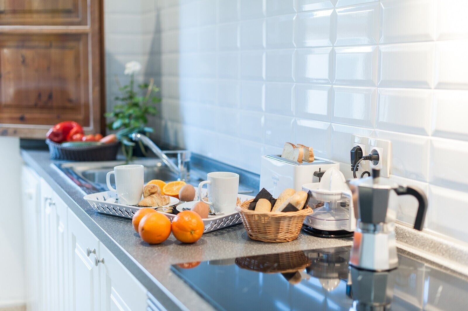Geladeira, micro-ondas, fogão, cooktop