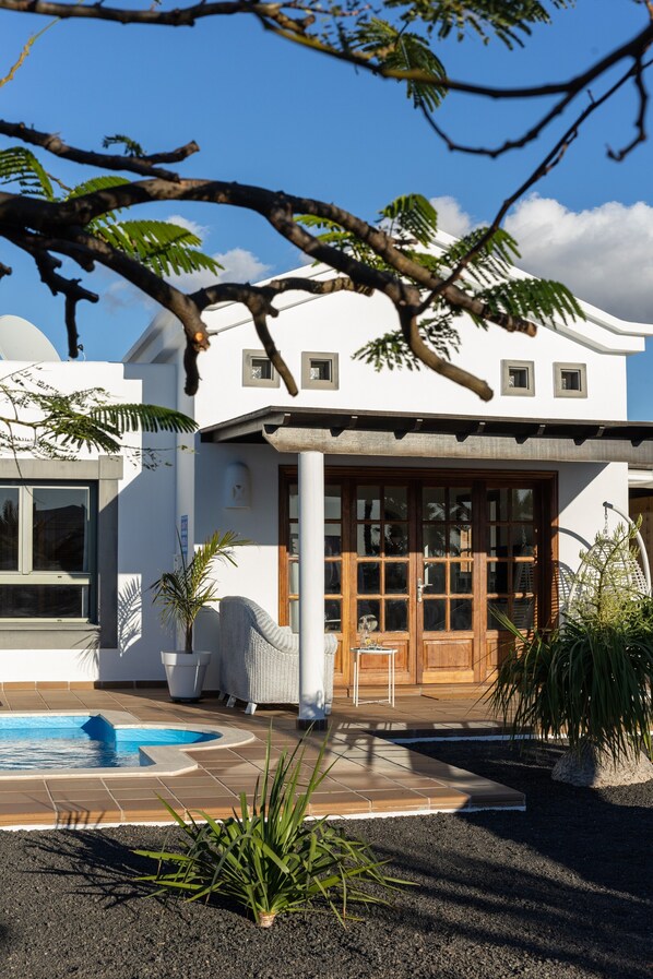 Lämmitetty uima-allas