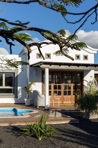 Villa "Mo Luxury Heated Pool" avec vue sur les montagnes, piscine privée et Wi-Fi