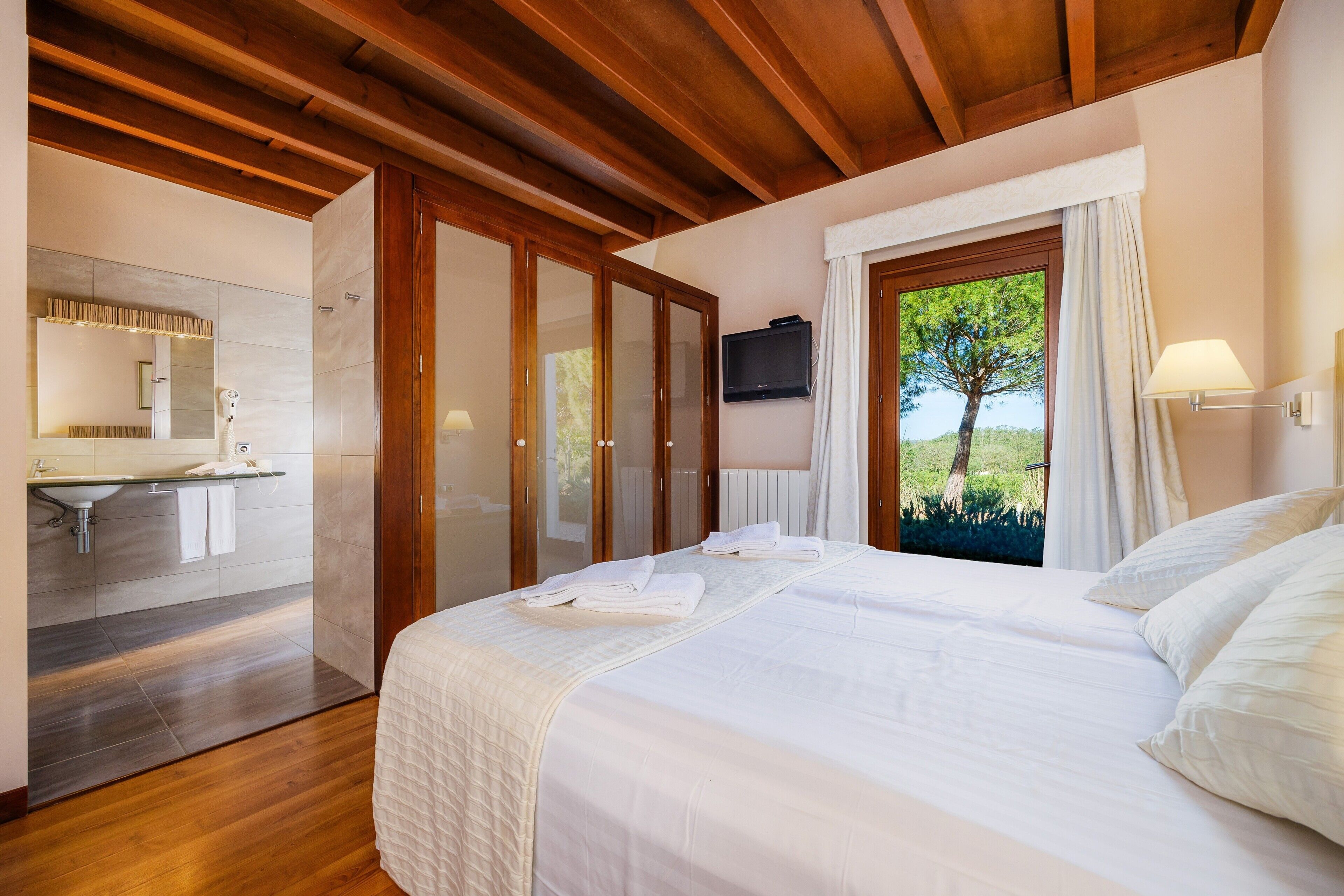 7 Schlafzimmer, kostenloses WLAN, Bettwäsche