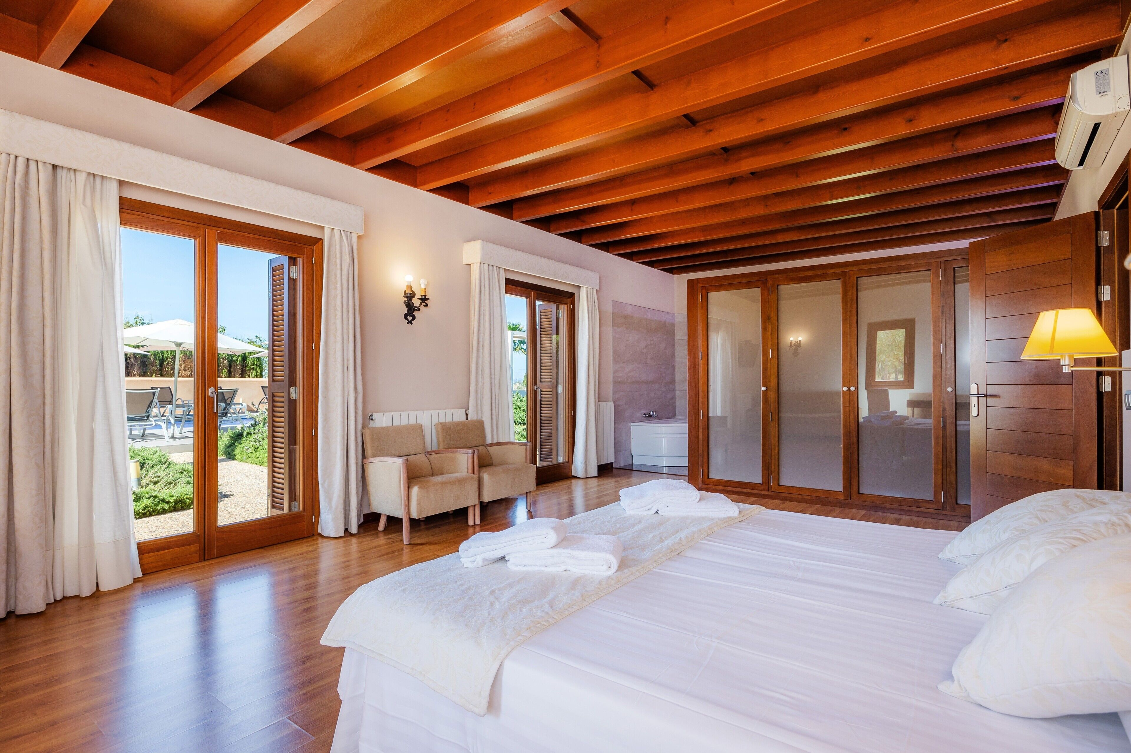 7 bedrooms, free WiFi, bed sheets