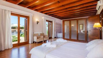 7 bedrooms, free WiFi, bed sheets