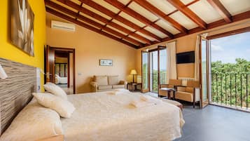 6 bedrooms, iron/ironing board, free WiFi, bed sheets