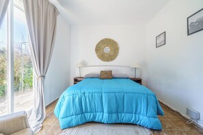 3 bedrooms, iron/ironing board, free WiFi, wheelchair access