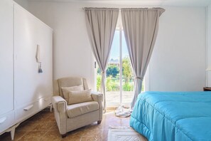 3 bedrooms, iron/ironing board, free WiFi, wheelchair access