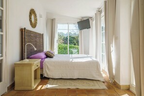 3 chambres, fer et planche à repasser, Wi-Fi gratuit