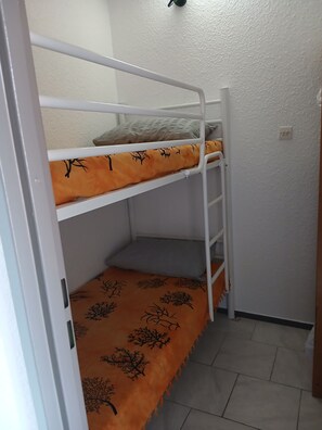 1 bedroom, iron/ironing board - Apartment 'Appart T2 30m2 2em Etage' with Lake View, Private Pool and Private Terrace (LE BARCARES)