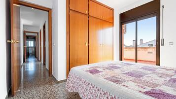 3 dormitorios, tabla de planchar con plancha, wifi gratis y ropa de cama