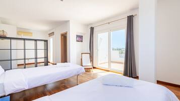 4 bedrooms, iron/ironing board, free WiFi, bed sheets