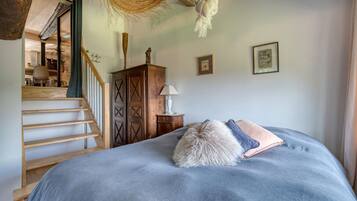 1 slaapkamer, een strijkplank/strijkijzer, gratis wifi, beddengoed