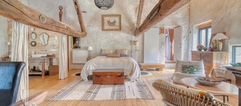 High-End Holiday Home 'Spacious and Elegant Barn' with Lake View, Pool, and Wi-Fi