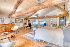 2 chambres, fer et planche à repasser, Wi-Fi gratuit, draps fournis
