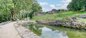 High-End Holiday Home 'Spacious and Elegant Barn' with Lake View, Pool, and Wi-Fi
