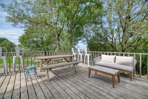 Outdoor dining - Country House 'Les Jardins D'ortigia - Confort' with Lake View, Shared Pool and Wi-Fi (DOURGNE)