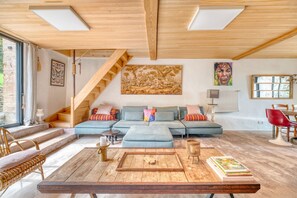 TV - Country House 'Les Jardins D'ortigia - Confort' with Lake View, Shared Pool and Wi-Fi (DOURGNE)