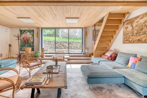 TV - Country House 'Les Jardins D'ortigia - Confort' with Lake View, Shared Pool and Wi-Fi (DOURGNE)