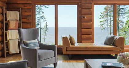 Gorgeous Home on Lake Superior Shore 3 hours from Twin Cities