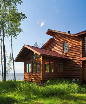 Exterior - Gorgeous Home on Lake Superior Shore 3 hours from Twin Cities (Port Wing)