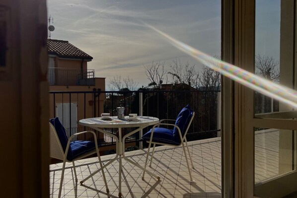 Dining - N273 - Numana, three-room apartment with terrace and two bathrooms (Sirolo)