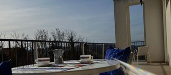 N273 - Numana, three-room apartment with terrace and two bathrooms