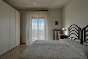 2 bedrooms, bed sheets