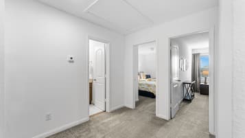 3 slaapkamers, een strijkplank/strijkijzer, gratis wifi, beddengoed