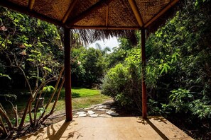 المنطقة المحيطة بالمنشأة