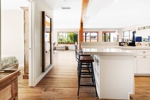 Fridge, microwave, oven, stovetop -  Beachside Hideaway- Right on Neptune Ave- 7 min walk to beach access (Encinitas)