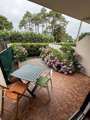Outdoor dining - Charming studio with terrace for 2  people in Mimizan beach (MIMIZAN PLAGE)