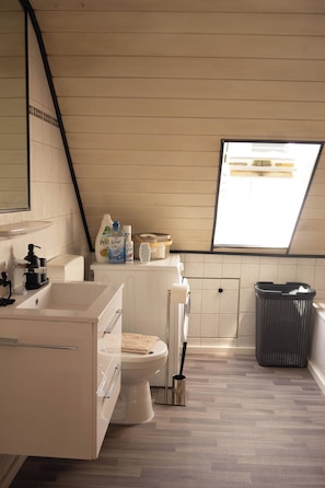 Hair dryer, towels, soap, toilet paper - Kuzey Deluxe, 100qm Wohnung mit Klimaanlage (Kappel-Grafenhausen)