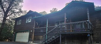 Twain Harte, Sugar Bear Cabin near snow parks and Dodge Ridge.
Cozy Cabin
