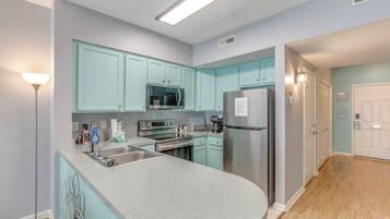 Fridge, microwave, stovetop, dishwasher